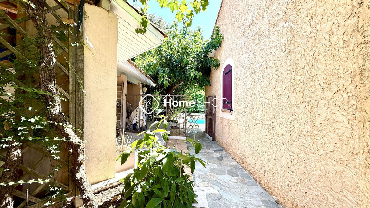 Maison à SIMIANE-COLLONGUE