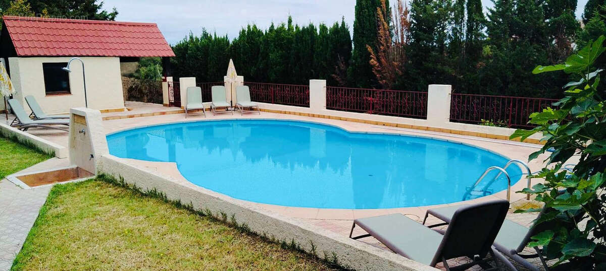Propriété de caractère avec 4 gîtes immédiatement exploitable au cœur des Albères, proche de la Méditerranée e - photo 4