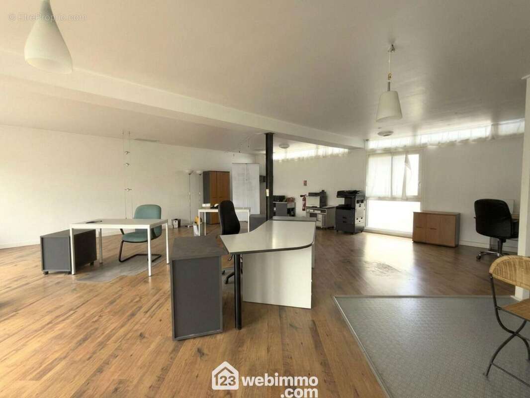? une grande pièce très lumineuse? - Appartement à MAZE