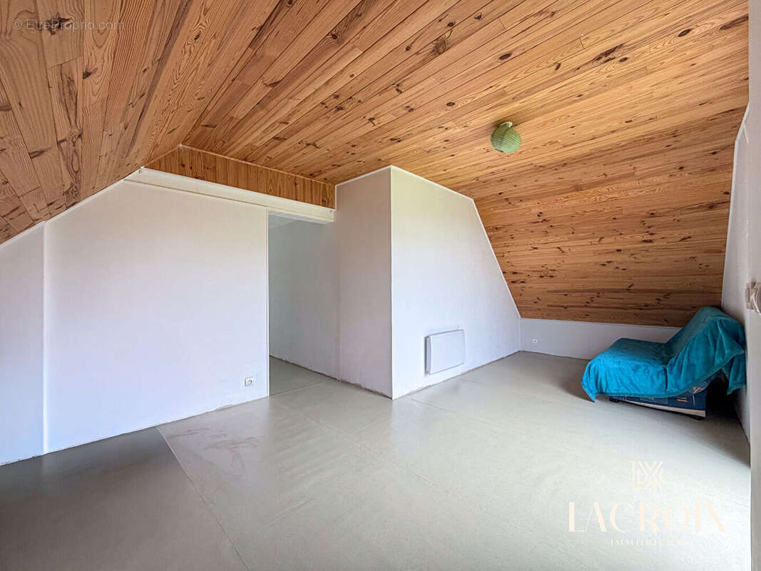 Maison à LA CHAPELLE-DES-FOUGERETZ