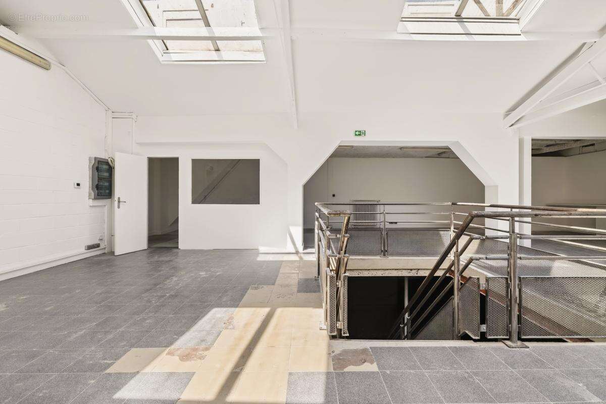 Atelier idéalement situé - A proximité des axes routiers - photo 3