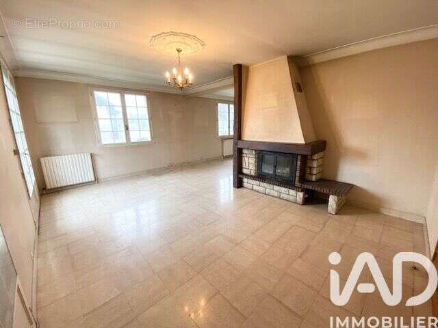 Maison 119 m² à Breteil  - photo 2