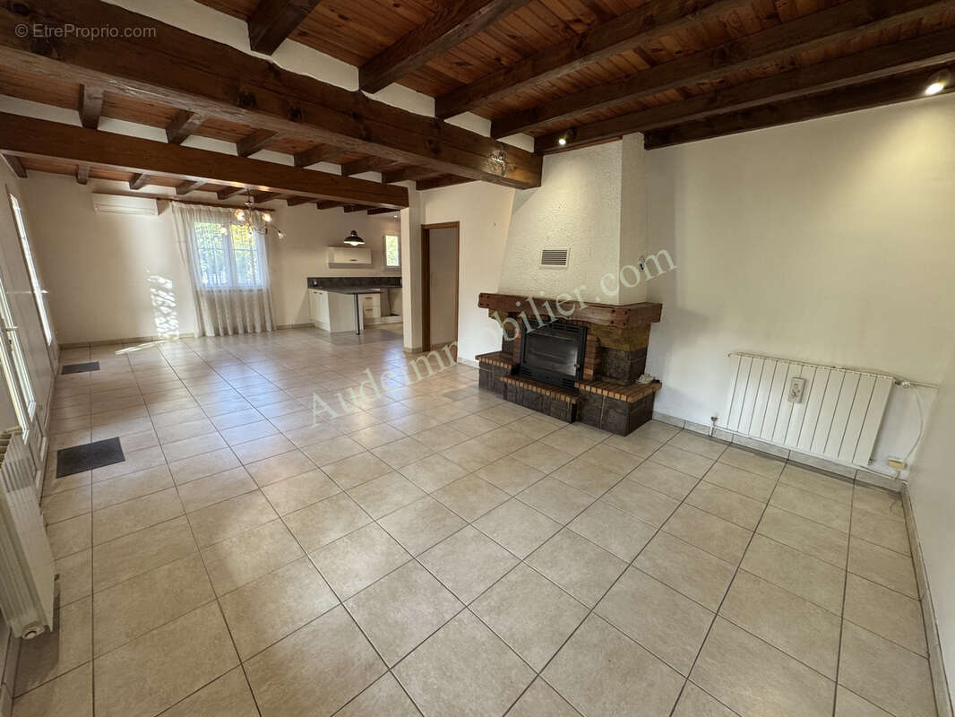 Maison avec piscine et hangar - photo 7
