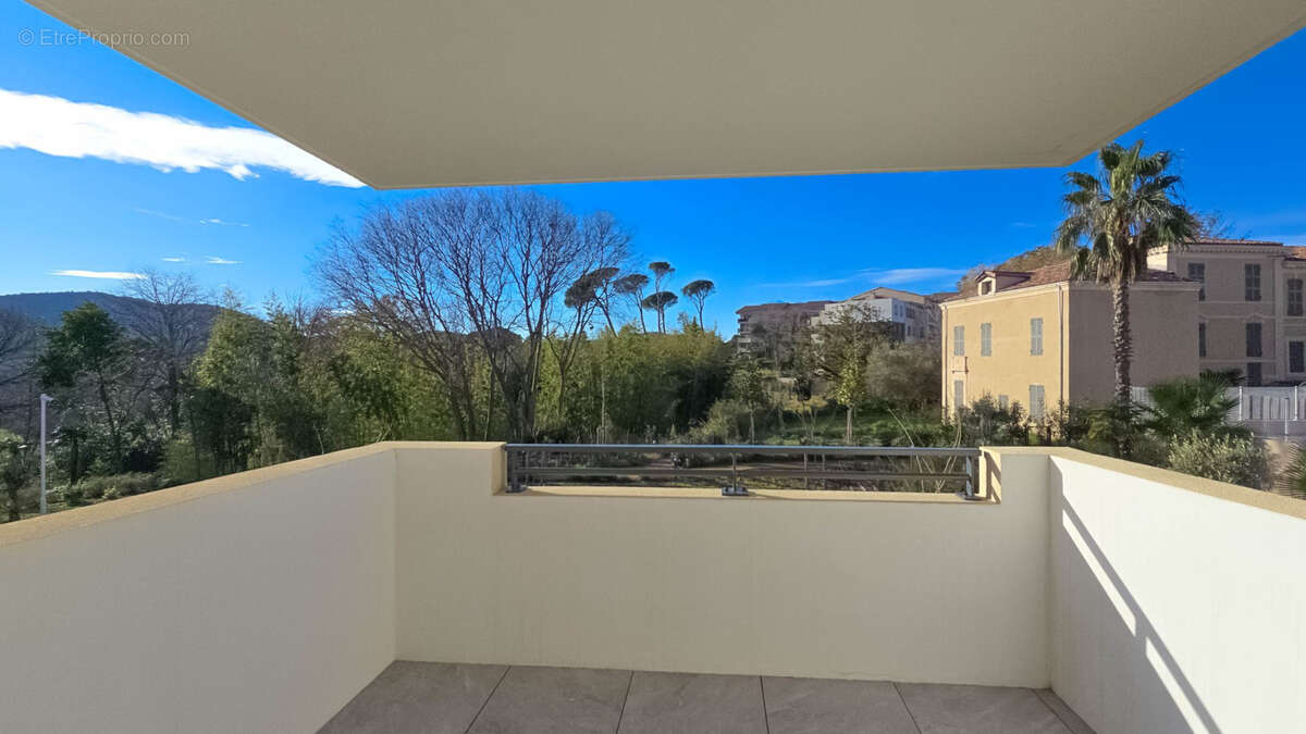 Appartement à LE MUY