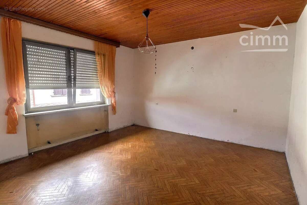Maison mitoyenne de 200 m² à rénover avec jardin à ALSTING - photo 4