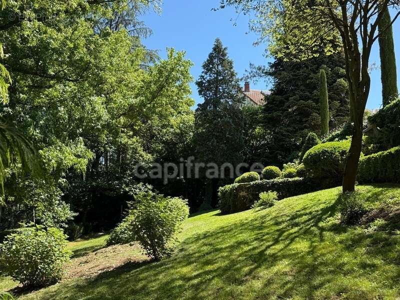 Maison bourgeoise 255 m² entièrement rénovée, parc clos et arboré de 4 303 m² (piscinable), 3 garages, terrasse, jacuzzi - photo 23