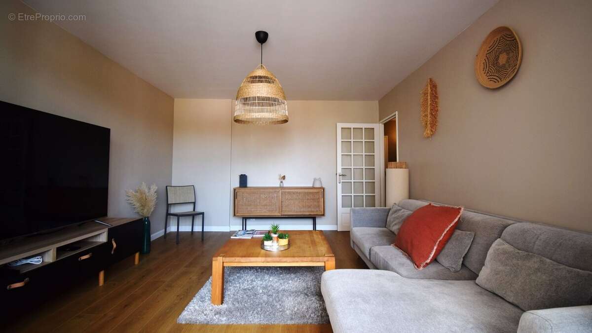 Vente Appartement T2 proche gare à VICHY avec balcons et garage - photo 3