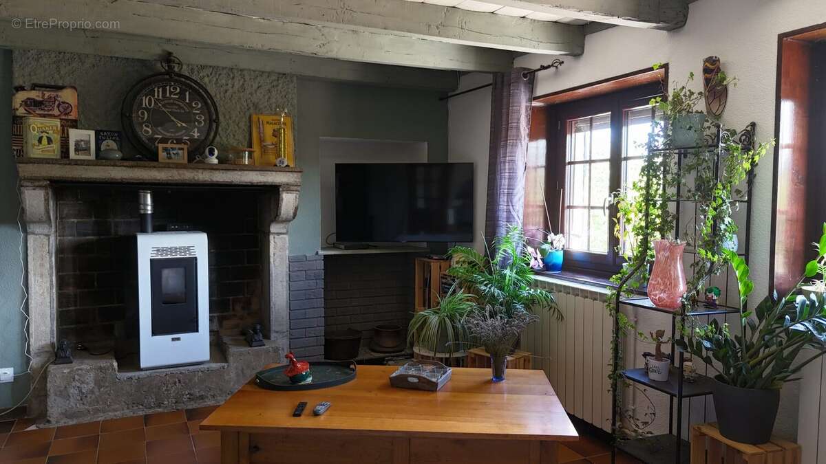 Maison 150 m² à Bellenaves  - photo 9