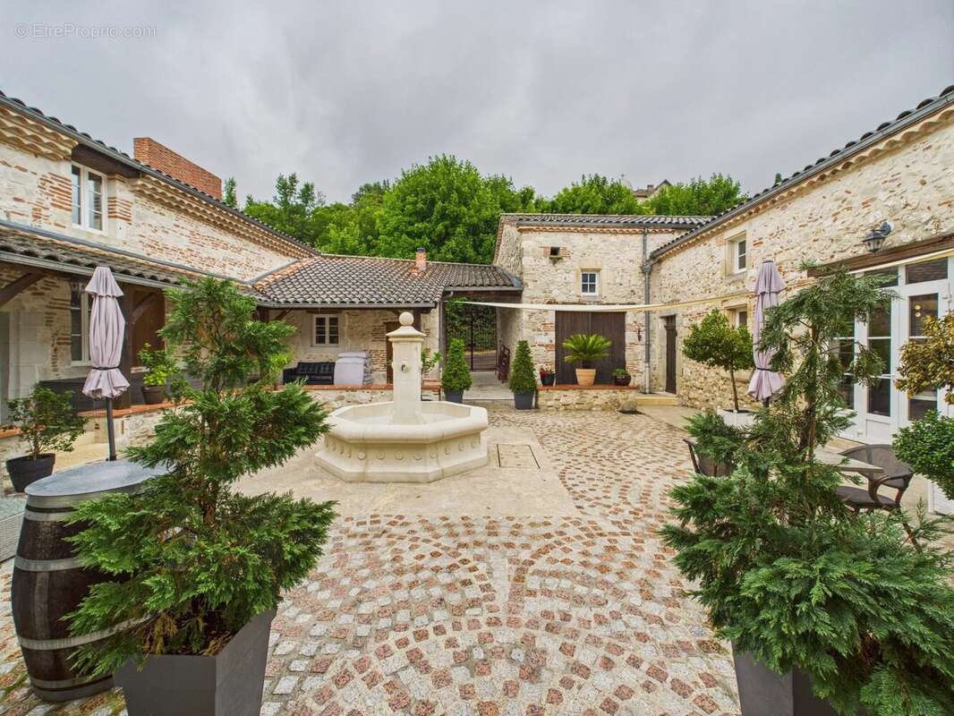 Ensemble immobilier de caractère à Penne-d’Agenais – Potentiel exceptionnel  - photo 11