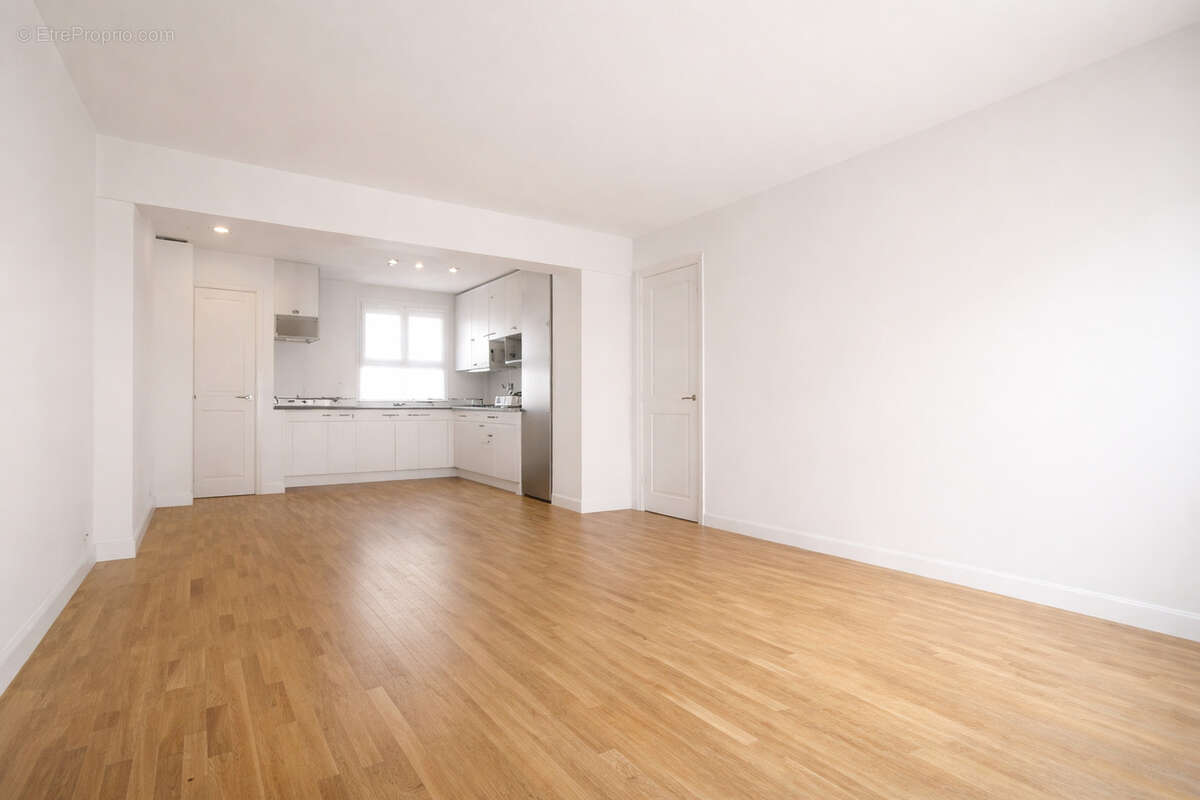 Appartement à COURBEVOIE