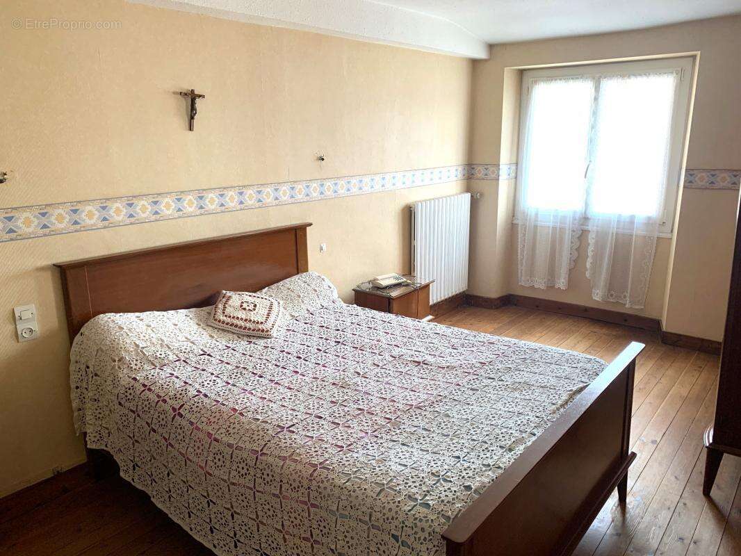 Maison à SAINT-MACAIRE-EN-MAUGES