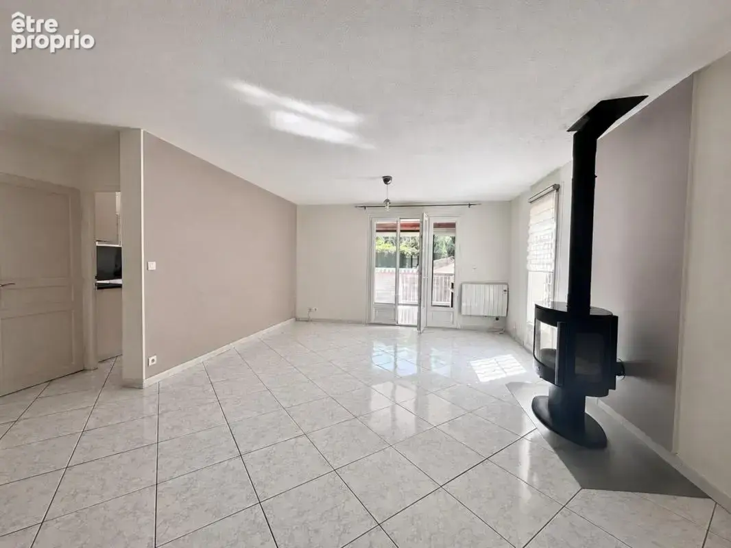 JUVIGNAC – Villa familiale avec T2 indépendant, jardin et piscine - photo 2