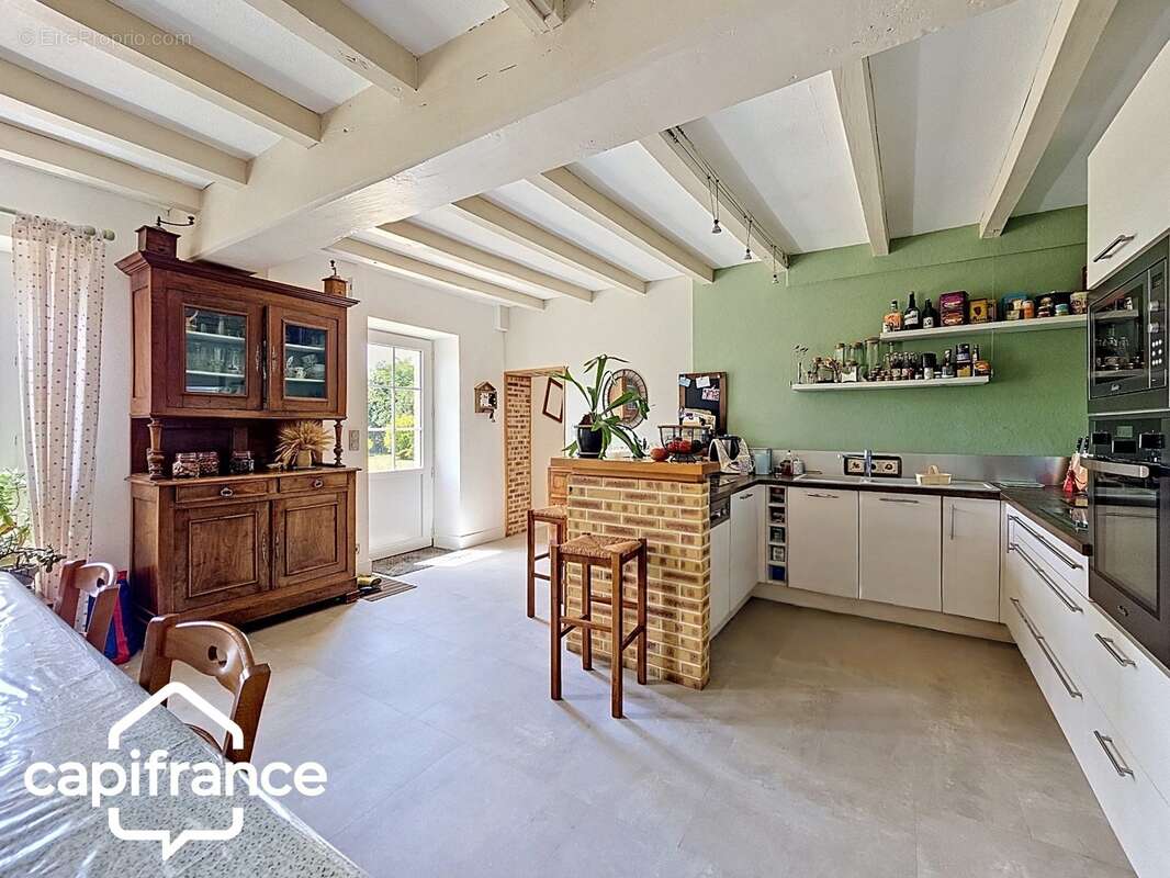 Maison en pierre de caractère 195 m² – 3 chambres – mezzanine – terrain 1 606 m² – Saint-Martin-de-Sanzay proche Saumur, Montreu - photo 3