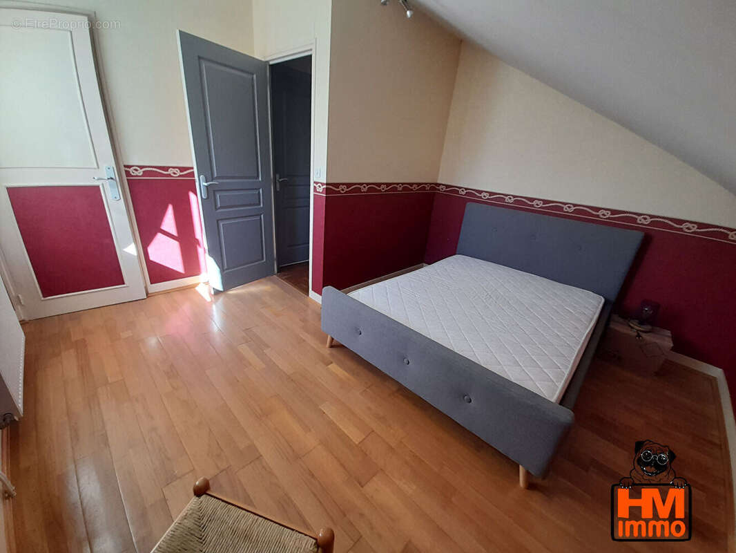 Maison à SAINT-LEONARD-DE-NOBLAT