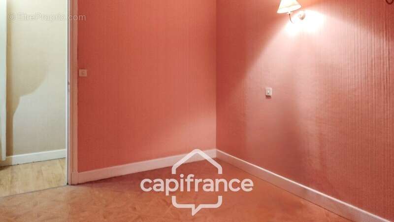 Commerce à SAUVETERRE-LA-LEMANCE