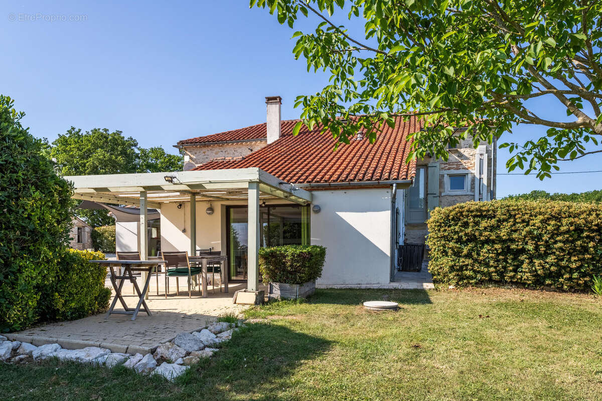Country property with pool - photo 31