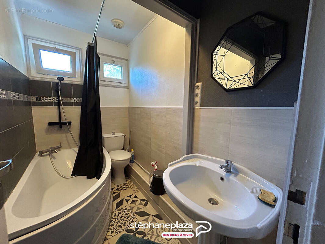 Maison à SAINT-ETIENNE-DU-ROUVRAY