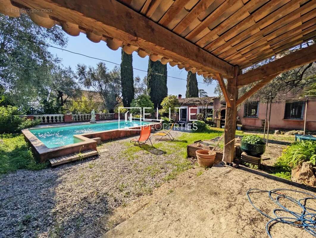 Grasse : Maison de Maître avec Potentiel Constructible Majeur ! - photo 40