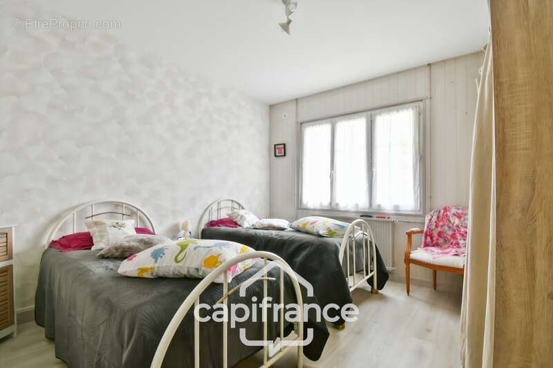 Maison à vendre de plain pied 5 pièces SAINT JEAN D'ANGELY (17) sur une parcelle de 1012m² - photo 16
