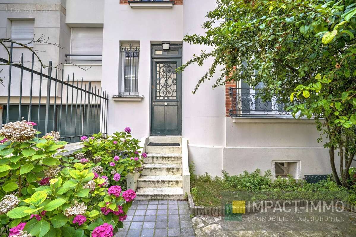 Appartement à COURBEVOIE