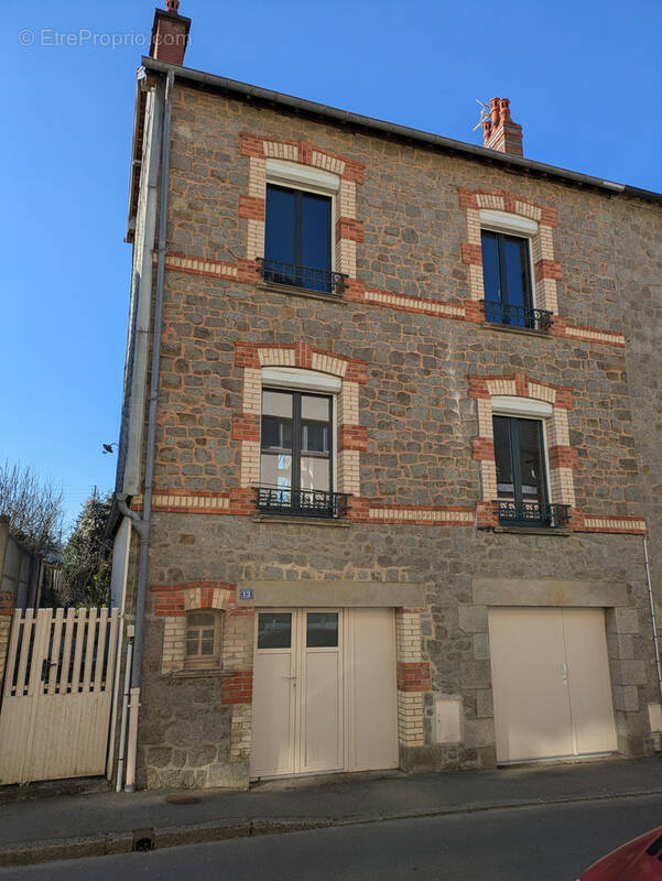 Maison à FOUGERES
