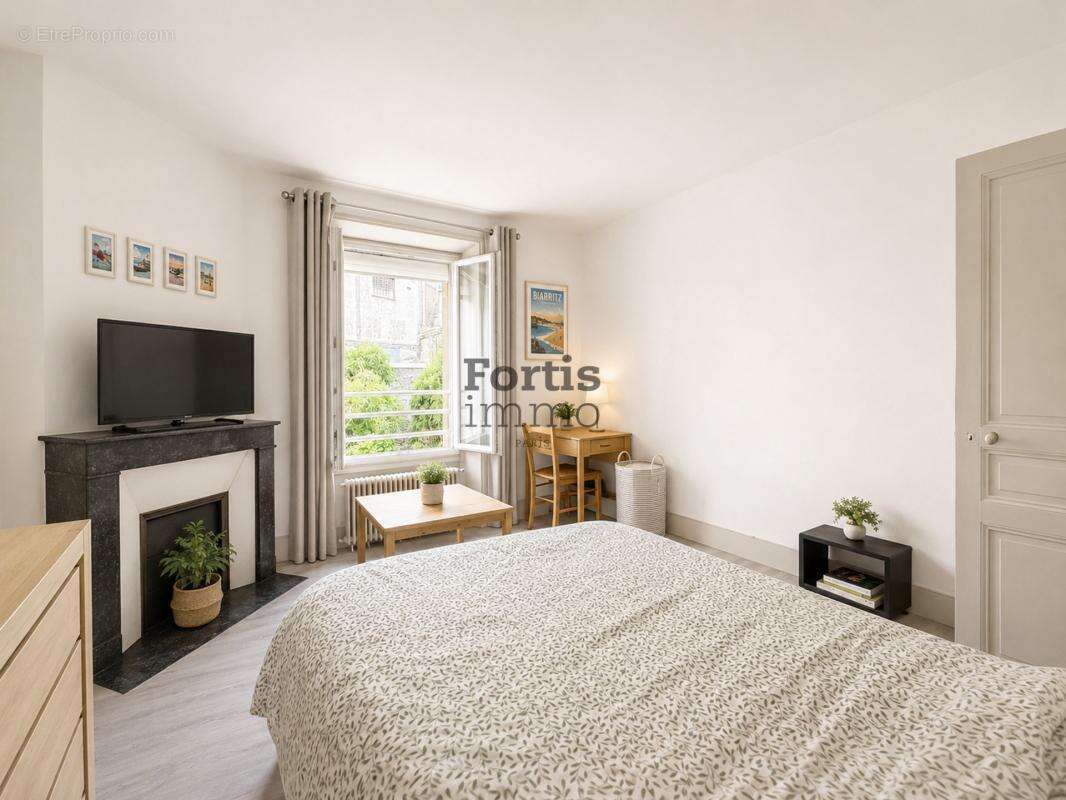 Appartement à PARIS-14E