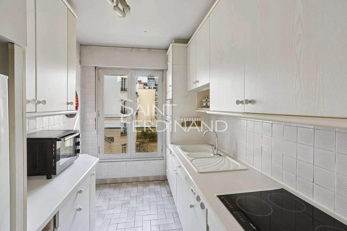Appartement à NEUILLY-SUR-SEINE