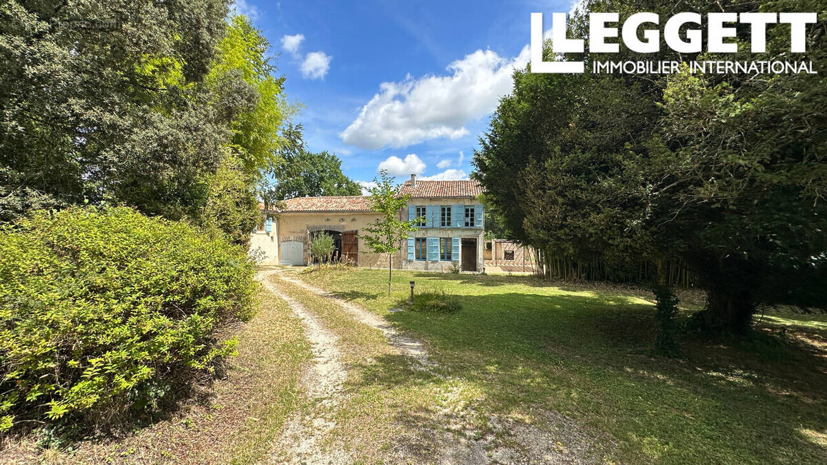 Maison à BARBEZIEUX-SAINT-HILAIRE
