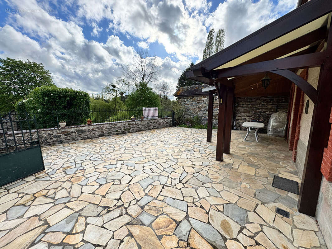 A vendre - Maison en pierre avec jardin bordé par la Vire - Saint-Lô - photo 2