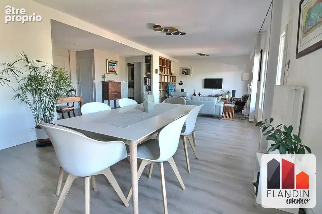 Appartement à SAINT-GENIS-LAVAL