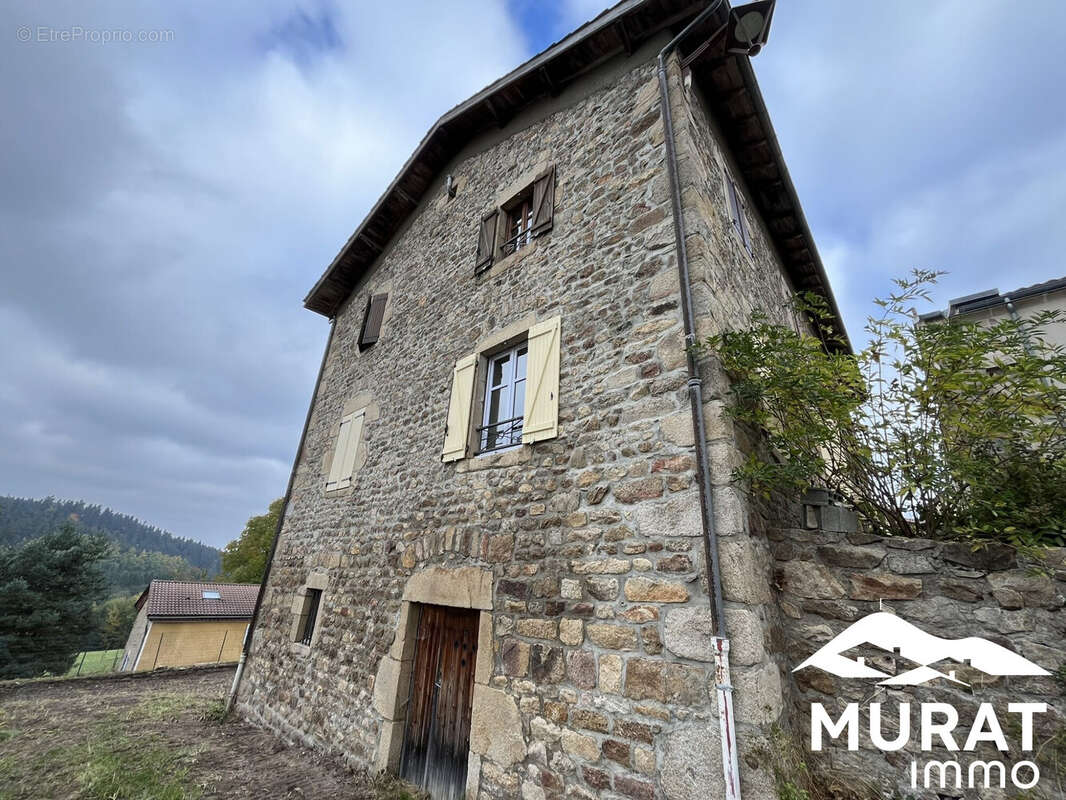 Appartement à CONDAT-LES-MONTBOISSIER