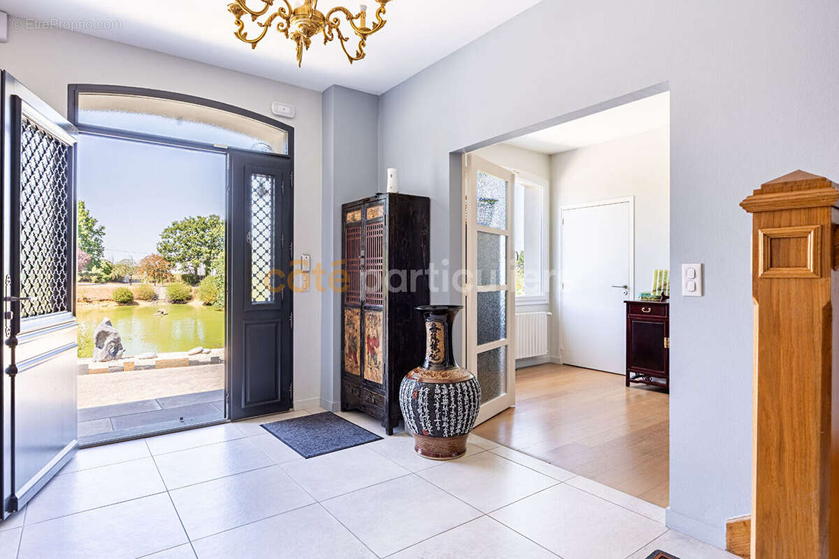 Propriété d'exception unique -- 410 m2 habitable -- 23 714 m2 de parc arboré -- proche de nantes - photo 3