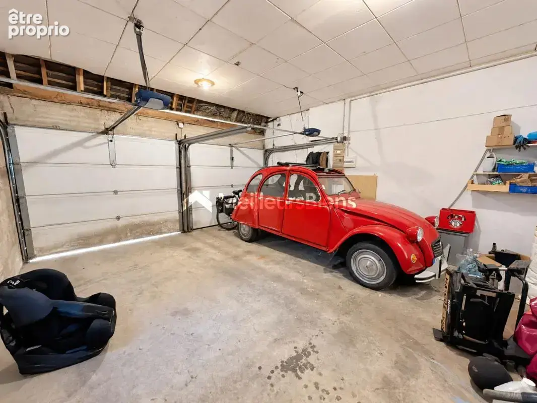 LAVAL – Pavillon de 141 m², 4 chambres, double garage et jardin sans vis-à-vis - photo 17