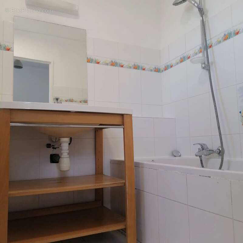 Appartement à SAINT-LAURENT-DU-VAR