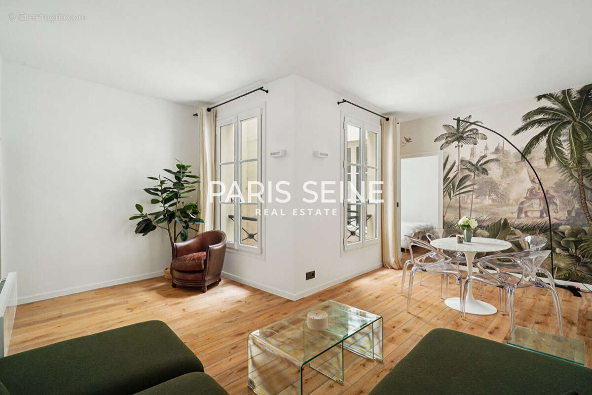 Appartement à PARIS-1E