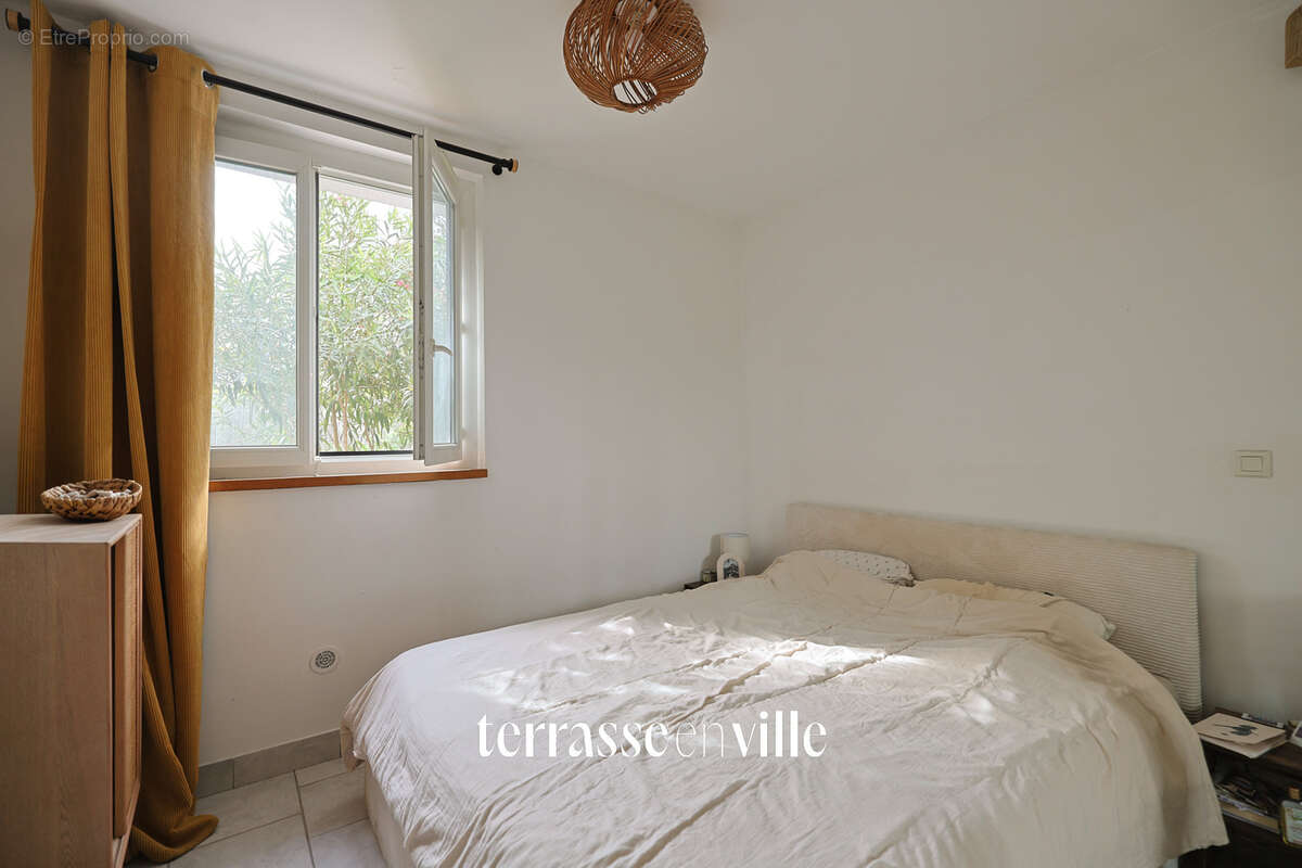 Appartement à LE REVEST-LES-EAUX