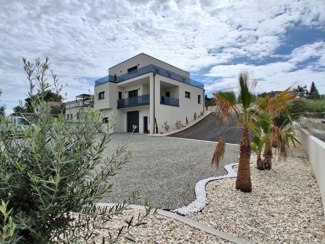 Maison à SAINT-DONAT-SUR-L&#039;HERBASSE