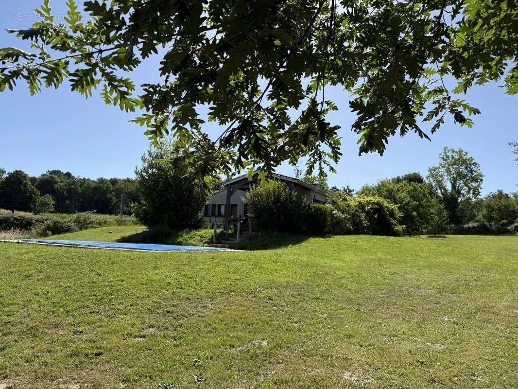 Maison Contemporaine avec Piscine et Près d’un Hectare de Terrain - photo 16