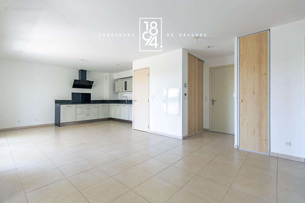 Appartement à LE PUY-SAINTE-REPARADE