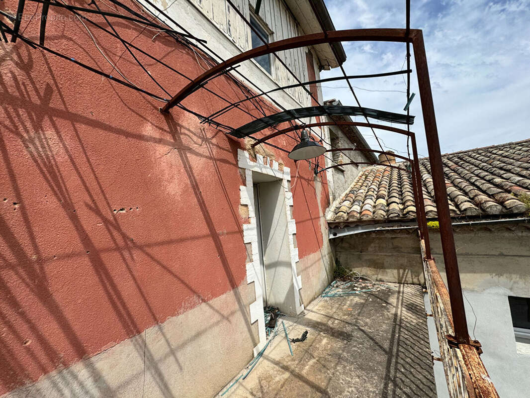 Appartement à CHATEAUNEUF-DE-GADAGNE