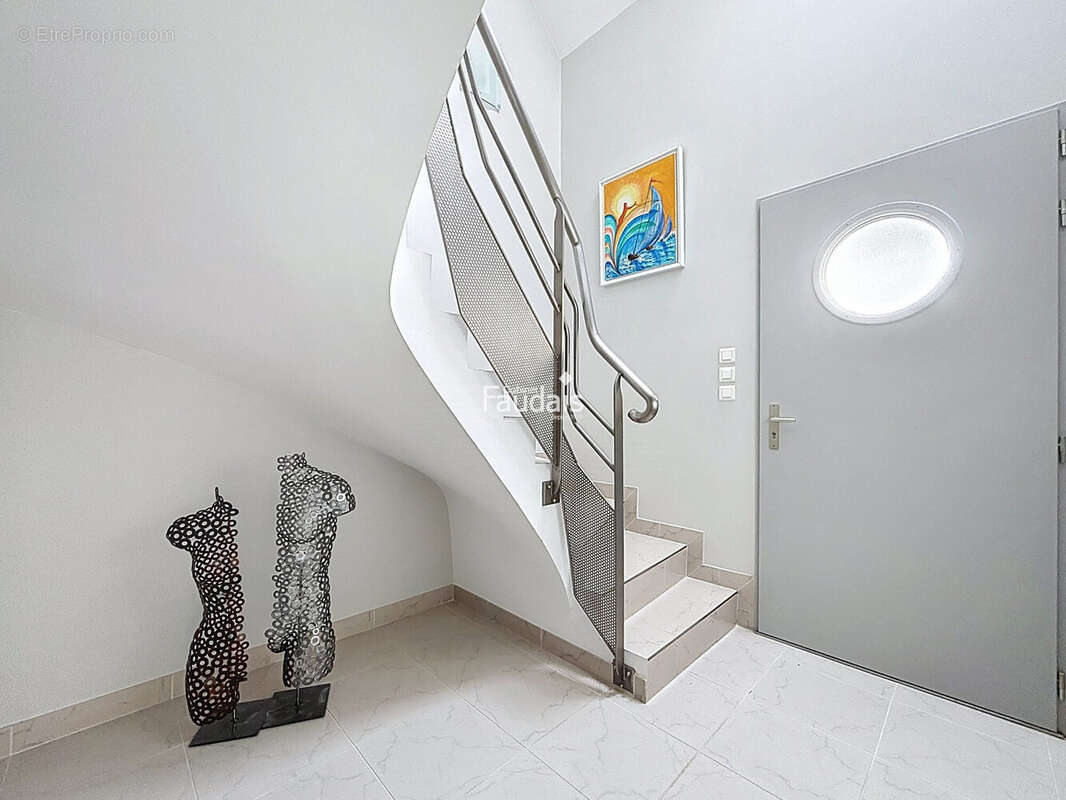 Maison 168 m² à Agneaux  - photo 2