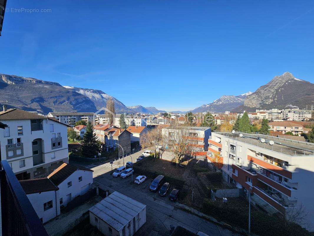 Appartement à FONTAINE