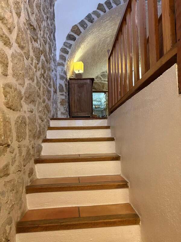 Appartement à BERRE-LES-ALPES