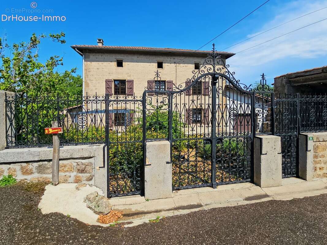 Maison 262 m² à Soleymieux  - photo 4