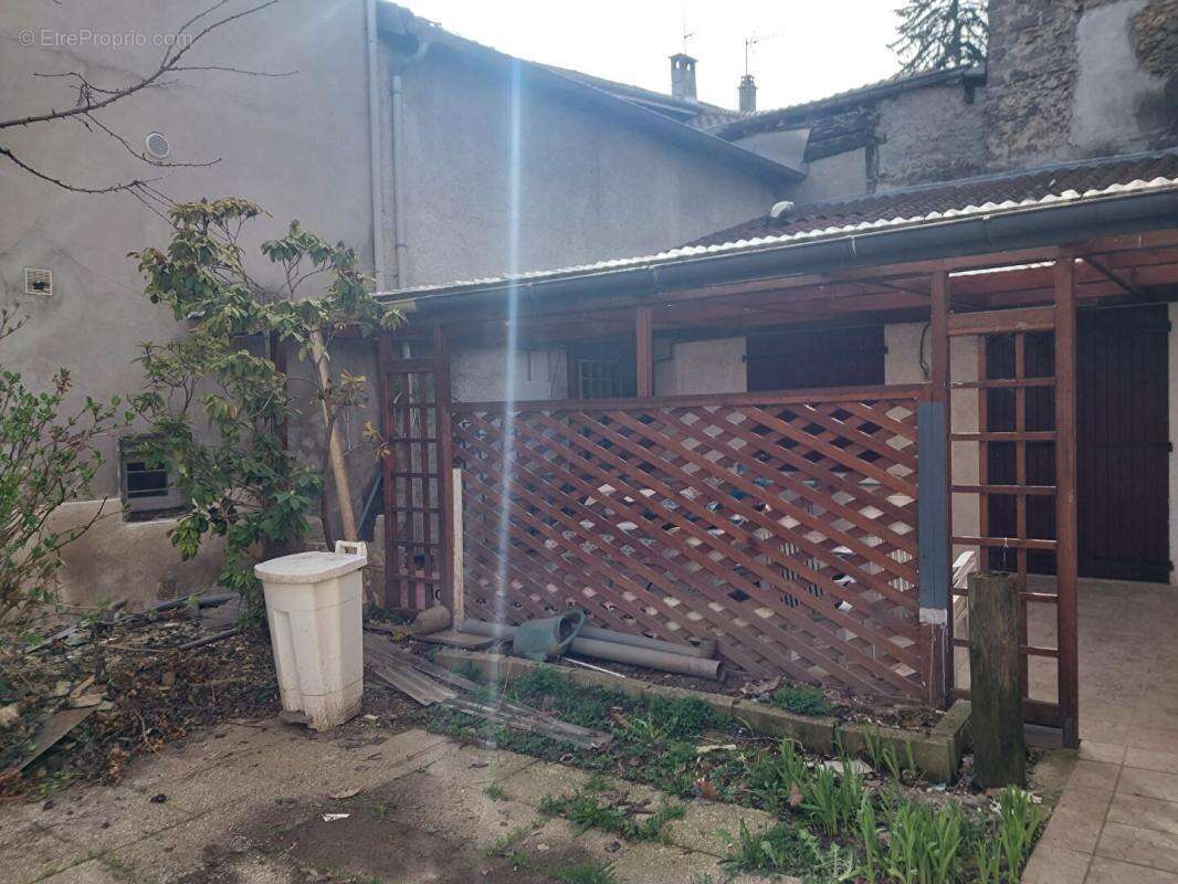 Maison Saint Etienne De Saint Geoirs 4 pièce(s) 129,69. m2 - photo 2