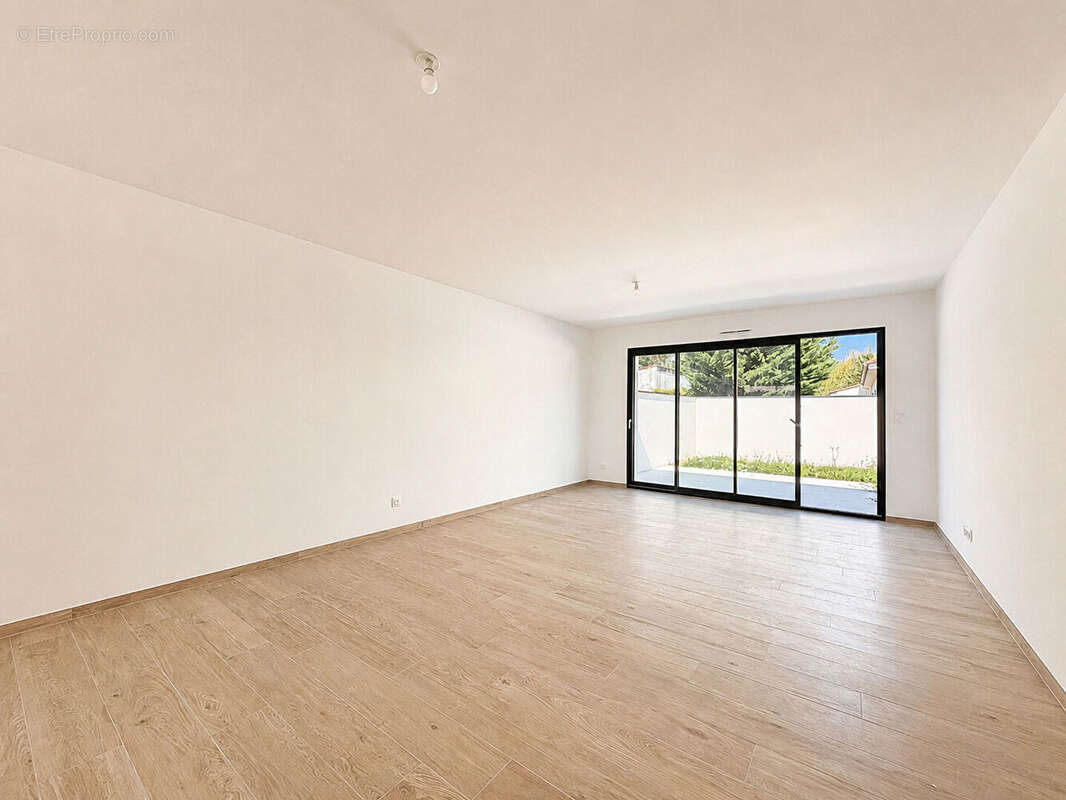 COUP DE COEUR - Maison neuve de 4 pièces avec garage - photo 3
