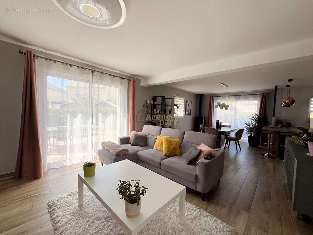 Maison Feuguerolles Bully 5 pièces 105m² - photo 2