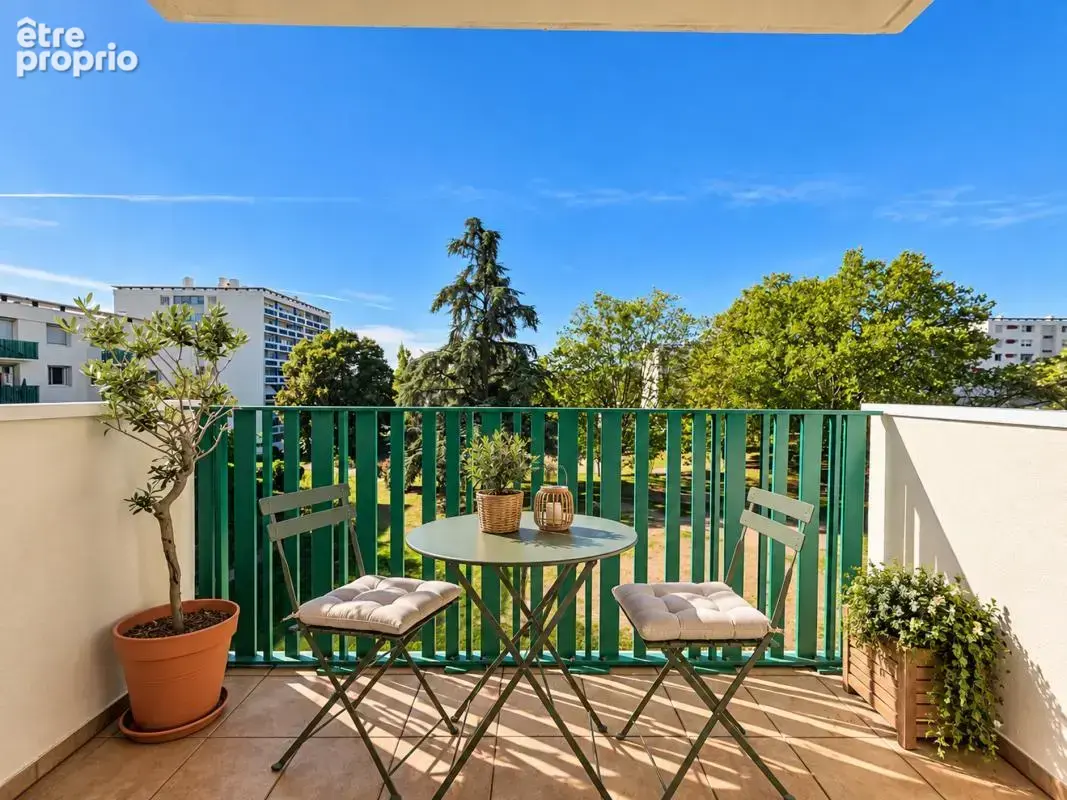 Appartement à PIERRE-BENITE