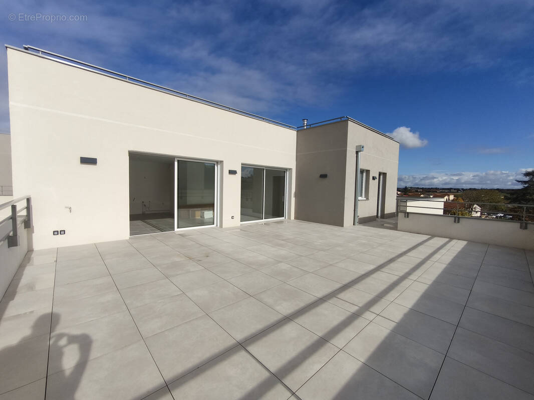 Appartement à PUSIGNAN