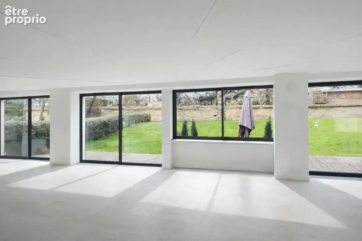 « 699 m² + terrasse + jardin + 15 parkings » - photo 4